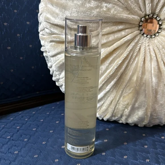 BATH & BODY WORKS SET. . .SNOWFLAKES & CASHMERE SCENT (Items Not Used) - Picture 4 of 6